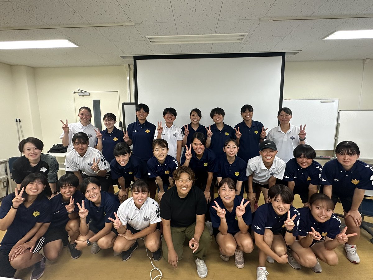 SCPJapan1's tweet photo. \スポーツを通じた女性の #エンパワーメント🔥/
野村ホールディングス株式会社と協働で実施する、全6回のシリーズ研修を本日スタート!筑波大学女子サッカー部(@tsukuba_josaka)の24名が参加しました。
初回のテーマは①エンパワーメントと②多様性と私の権利。
代表の野口が講師を務めました💪🏻 https://t.co/PiF2eNxqFF