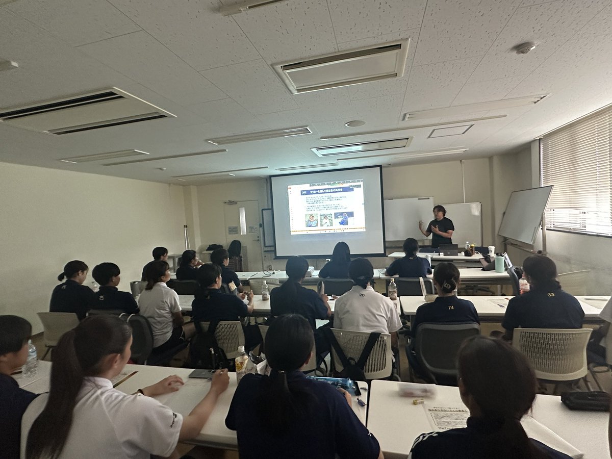 SCPJapan1's tweet photo. \スポーツを通じた女性の #エンパワーメント🔥/
野村ホールディングス株式会社と協働で実施する、全6回のシリーズ研修を本日スタート!筑波大学女子サッカー部(@tsukuba_josaka)の24名が参加しました。
初回のテーマは①エンパワーメントと②多様性と私の権利。
代表の野口が講師を務めました💪🏻 https://t.co/PiF2eNxqFF