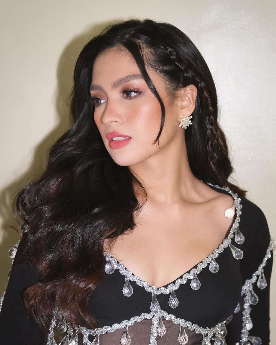 teamjaneunified's tweet photo. #repost @effieinigo
__
look at that face! ๐ @janeoineza
#janeoineza
#celebrityglamph
#egomakeup #makeupbyeffiego
#hairbyjerryjavier
styled by @paulxsese @nickomonmac
#makeup #beauty #skin #beautymakeup #freshlookph @freshlookph @faboulash #faboulash https://t.co/Wny8YVTzI9