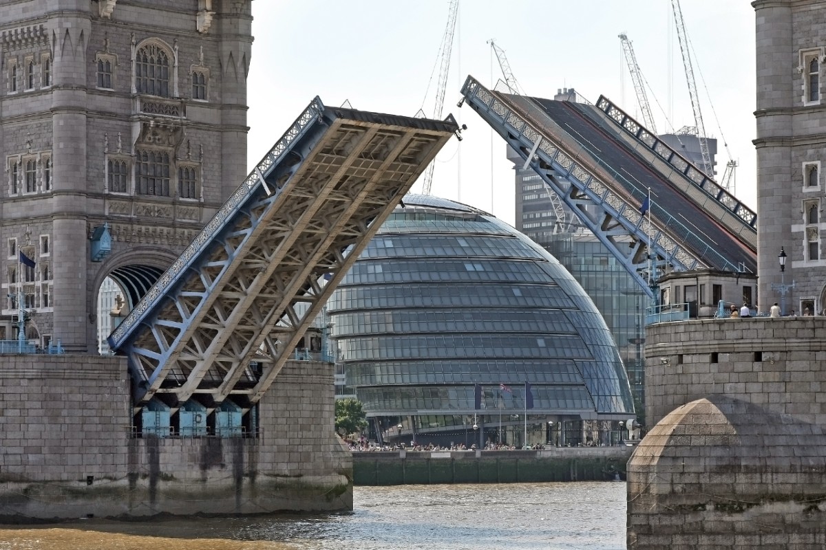 Tower Bridge will be closed to traffic and pedestrians over the Bank Holiday weekend from 10pm on Friday 25 August until late on Monday 28 August for essential maintenance orlo.uk/UiWks