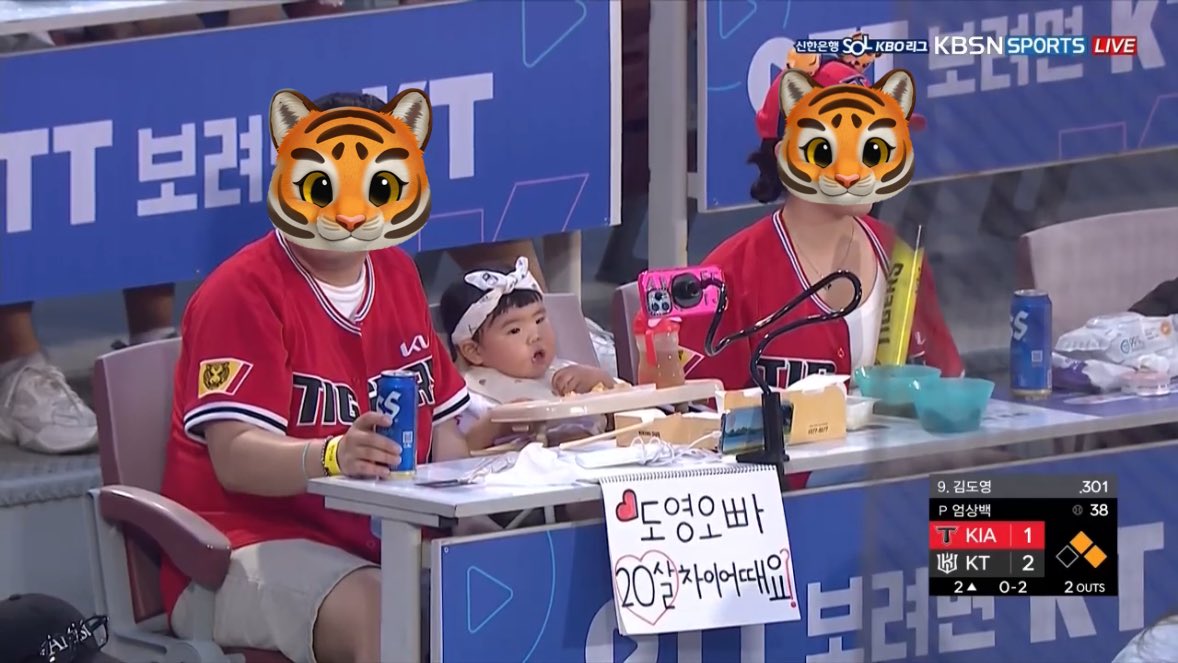 _O_MENA_'s tweet photo. 귀욥따♥ https://t.co/lpT8DK00Nv