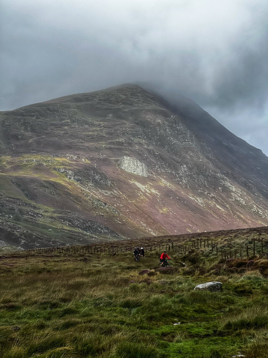 That was one very very tough 70k through Eryri on day one of our Wales C2C. Chapeau everyone… 👏🏻👏🏻👏🏻 #mtb #wales #walesbytrails #realmountainbiking #visitwales