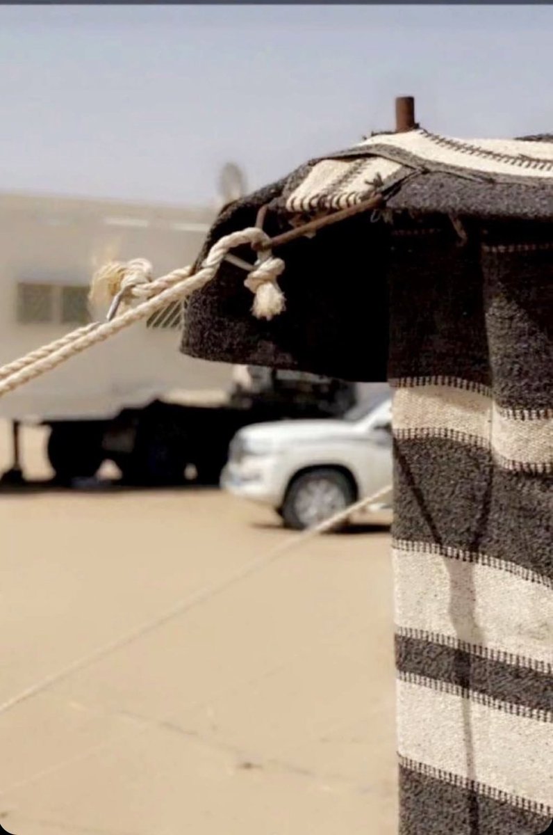 #بوح_المشاعر
العمر مرّة مابها ظن وشكوك
وإليا إنتهى مافيه شَوطٍ إضافي 

مادامت الدنيا لحِكّام وملوك
أقفت بهم شِهب السنين العجافي 

لاتجازي المخطين بالمِثل لا أوذوك
أبعد بخير وسِتر الأجواد ضافي 

دربٍ تجيه اليوم لا تزرعه شوك
يمكن يجي لك يوم وتمر حافي !