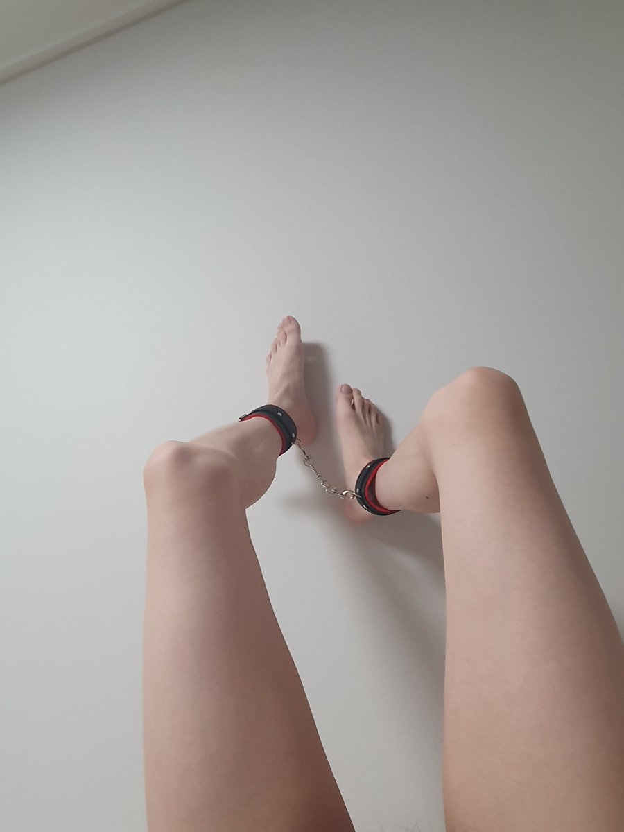 새로 장만한 수족갑 이제 같이 갖고놀 사람만 있으면..