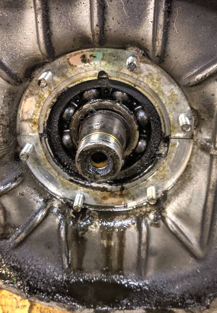 そこから部品集めが始まり
いろんな人に助けられて
約7ヶ月かけてエンジンO/Hが出来たのであった
めでたしめでたし 