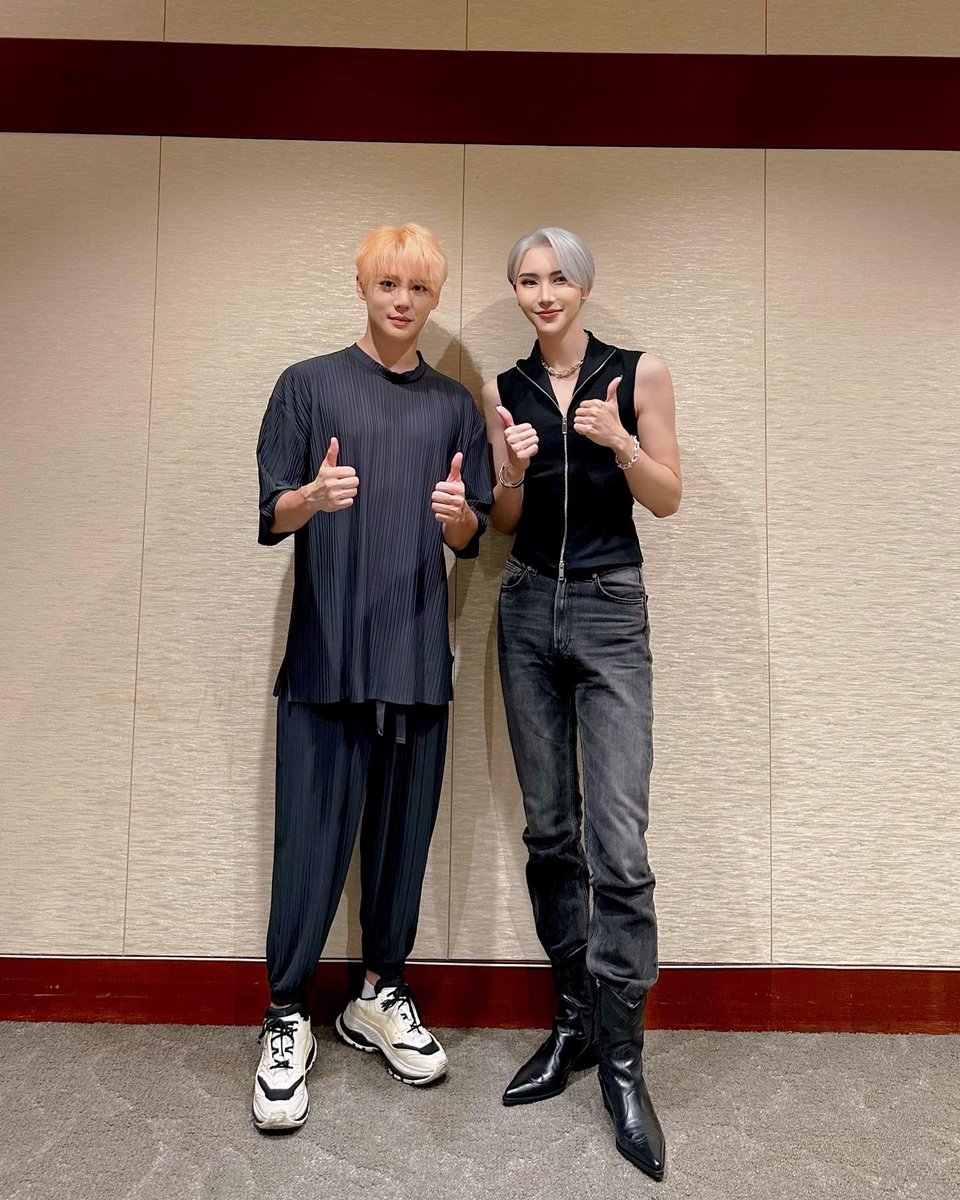 _kimgyutae's tweet photo. ジュンス様にまた会えたよ😭💖💖
13年間日本での活動を思い続けてくれてありがとう。いつも幸せと勇気をくれてありがとう。
今日13年ぶりにリリースされた日本語ソロ曲みんな5億回は聴いてね！！！ https://t.co/94hl2ARyoQ