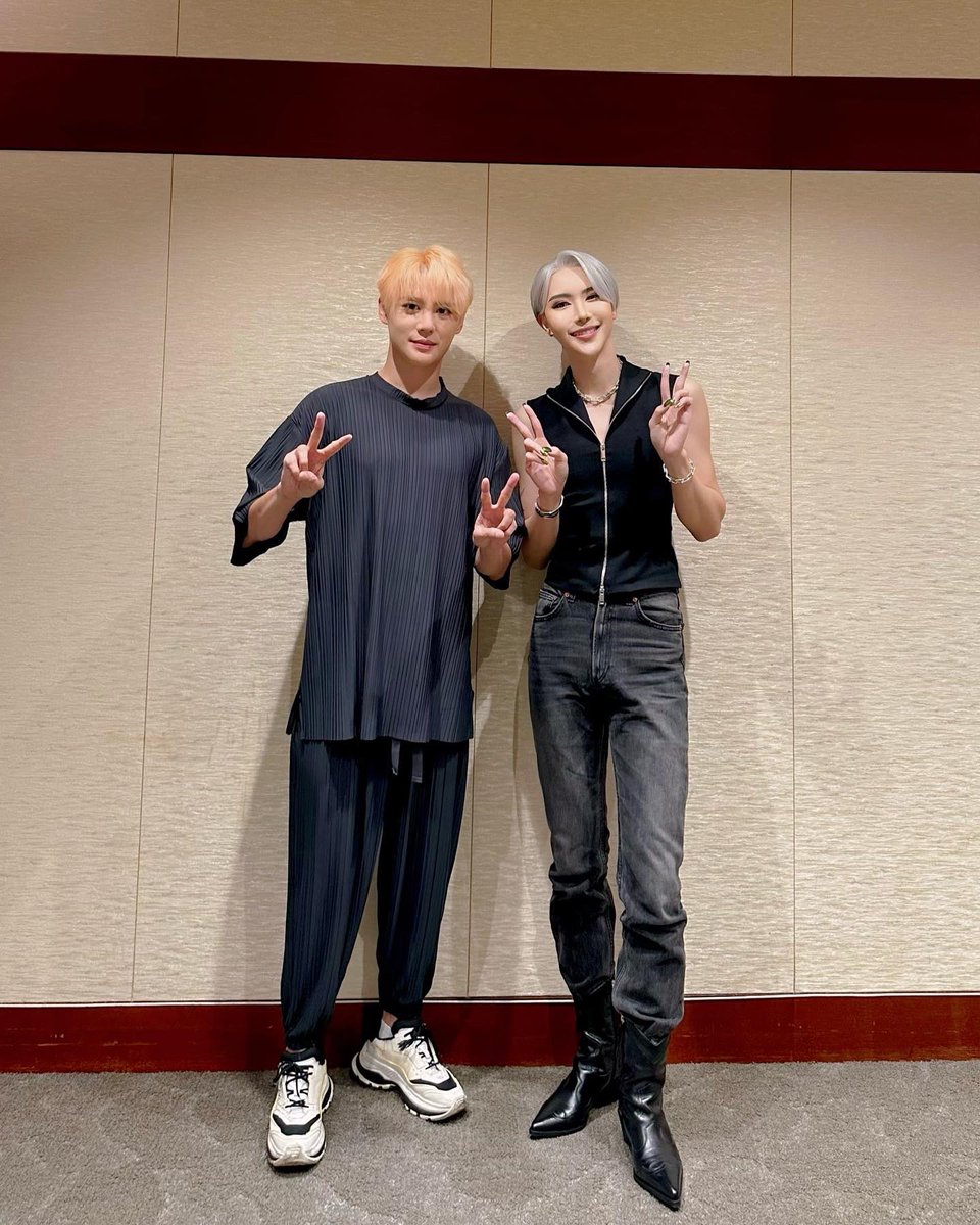 _kimgyutae's tweet photo. ジュンス様にまた会えたよ😭💖💖
13年間日本での活動を思い続けてくれてありがとう。いつも幸せと勇気をくれてありがとう。
今日13年ぶりにリリースされた日本語ソロ曲みんな5億回は聴いてね！！！ https://t.co/94hl2ARyoQ