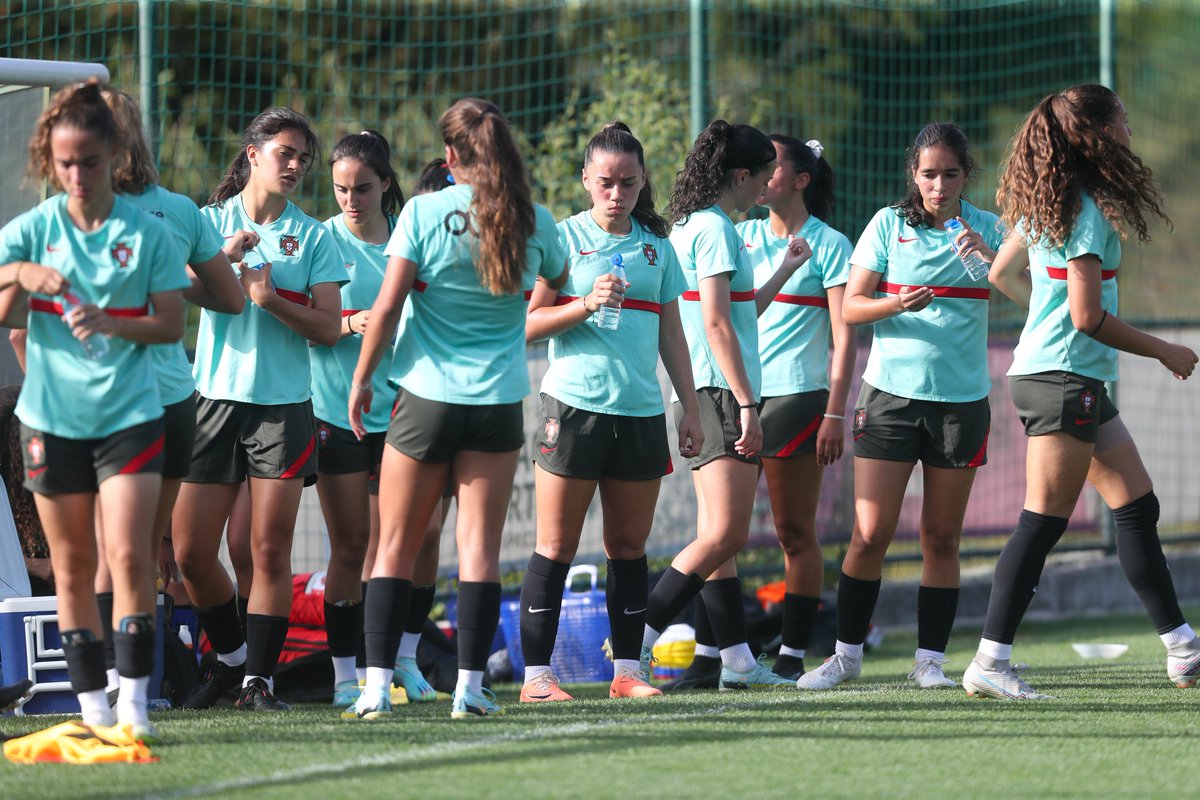 Gverreiras em ação no estágio da Seleção Nacional Sub-19 ✌

Malu Gaspar também foi integrada nos trabalhos da equipa das Quinas 🇵🇹

#PorMais