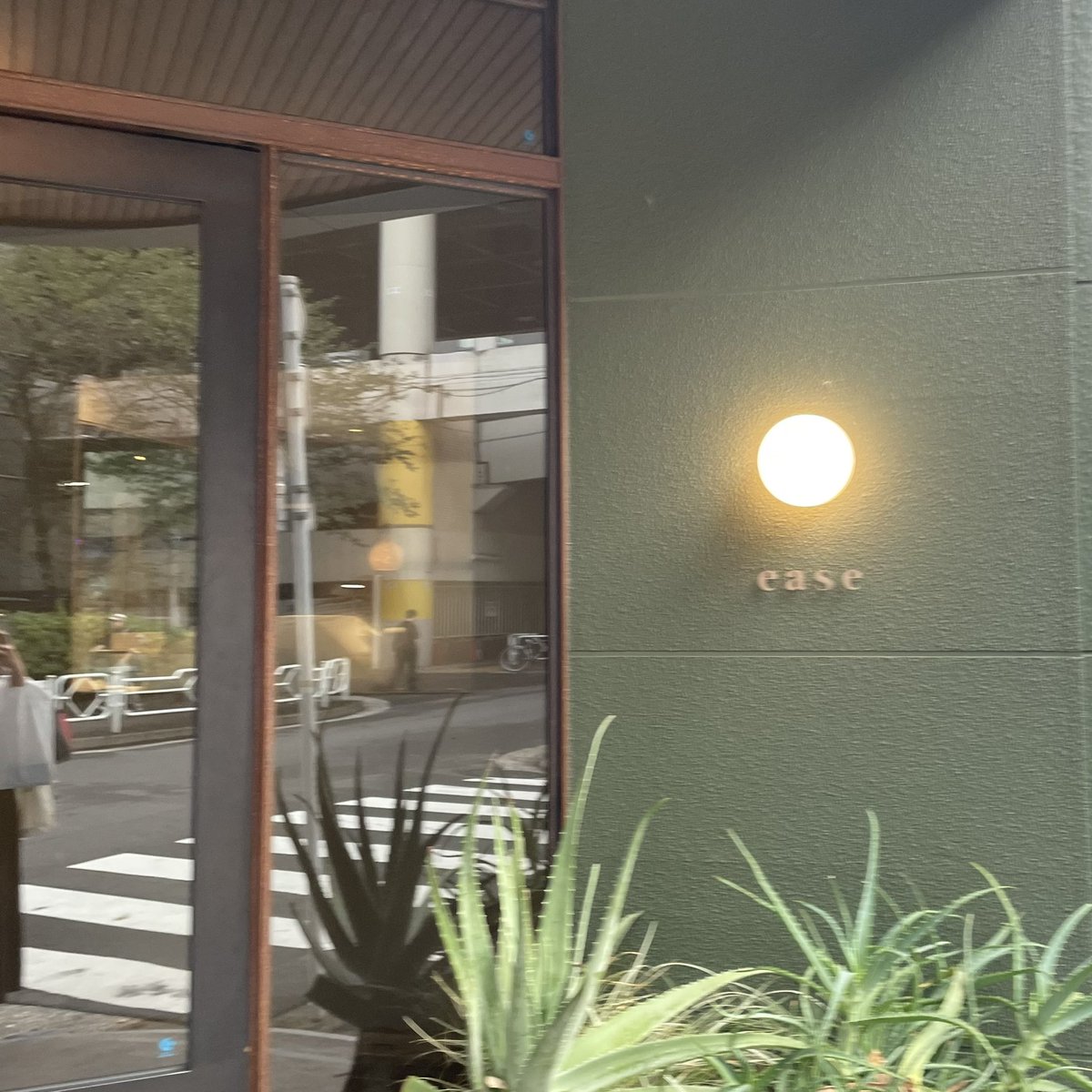 mina_cx0's tweet photo. お店の写真撮るの下手か
ease行ってきた https://t.co/NVcLryHAoD
