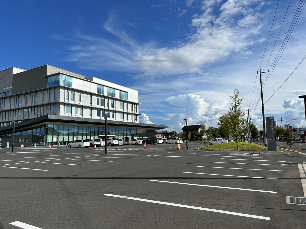 ナビを頼りに結城市市役所へ。
なんと、旧庁舎に連れてかれた。
打合せ時間が過ぎて「ごめんなさい」
古いナビに注意⚠️しましょう。
#結城市