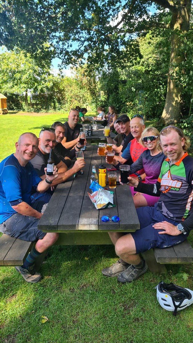 marmaladeMTB's tweet photo. We went west!
Last weekend, we enjoyed a ride around #CheesefootHead and the #Meon Valley.
So great to have so many regular Marmalade faces on this lovely ride with Sean, plus one newbie (Welcome to the family, Roy!).
And thanks to @hampshirebowman: a great pub for our base. https://t.co/FfoNvaqGgk