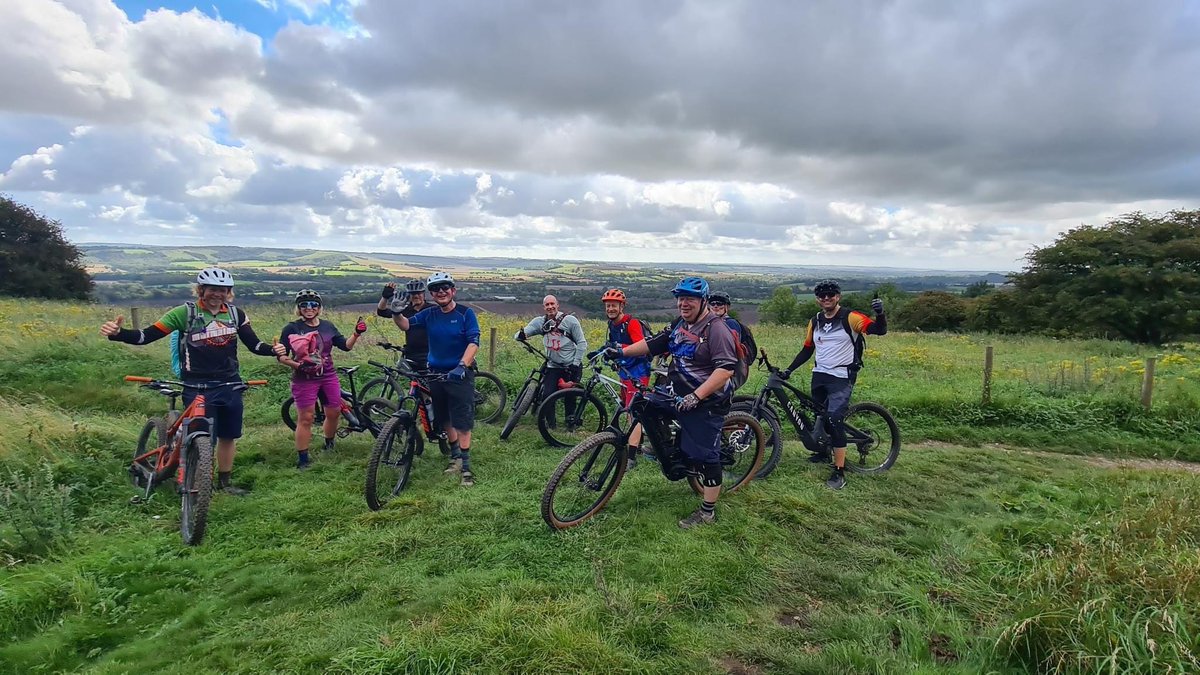 marmaladeMTB's tweet photo. We went west!
Last weekend, we enjoyed a ride around #CheesefootHead and the #Meon Valley.
So great to have so many regular Marmalade faces on this lovely ride with Sean, plus one newbie (Welcome to the family, Roy!).
And thanks to @hampshirebowman: a great pub for our base. https://t.co/FfoNvaqGgk
