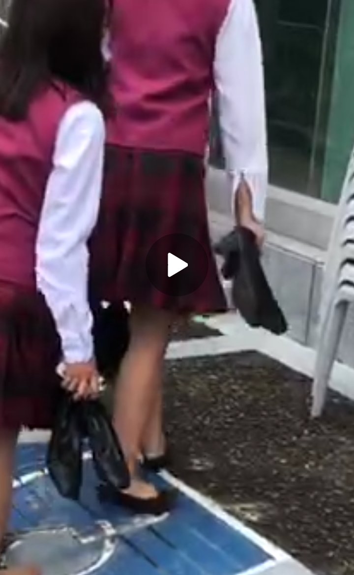 a not-really-aesthetic-but-fun first day of school dump !! ❤️‍🩹

— nagtrike kasi walang masakyan
— gave our friend a bouquet of flowers
— bought some gold jewelries cus i am nagbabalik from being a pearl girlie
— ang sakit sa paa ng sapatos ko gagu