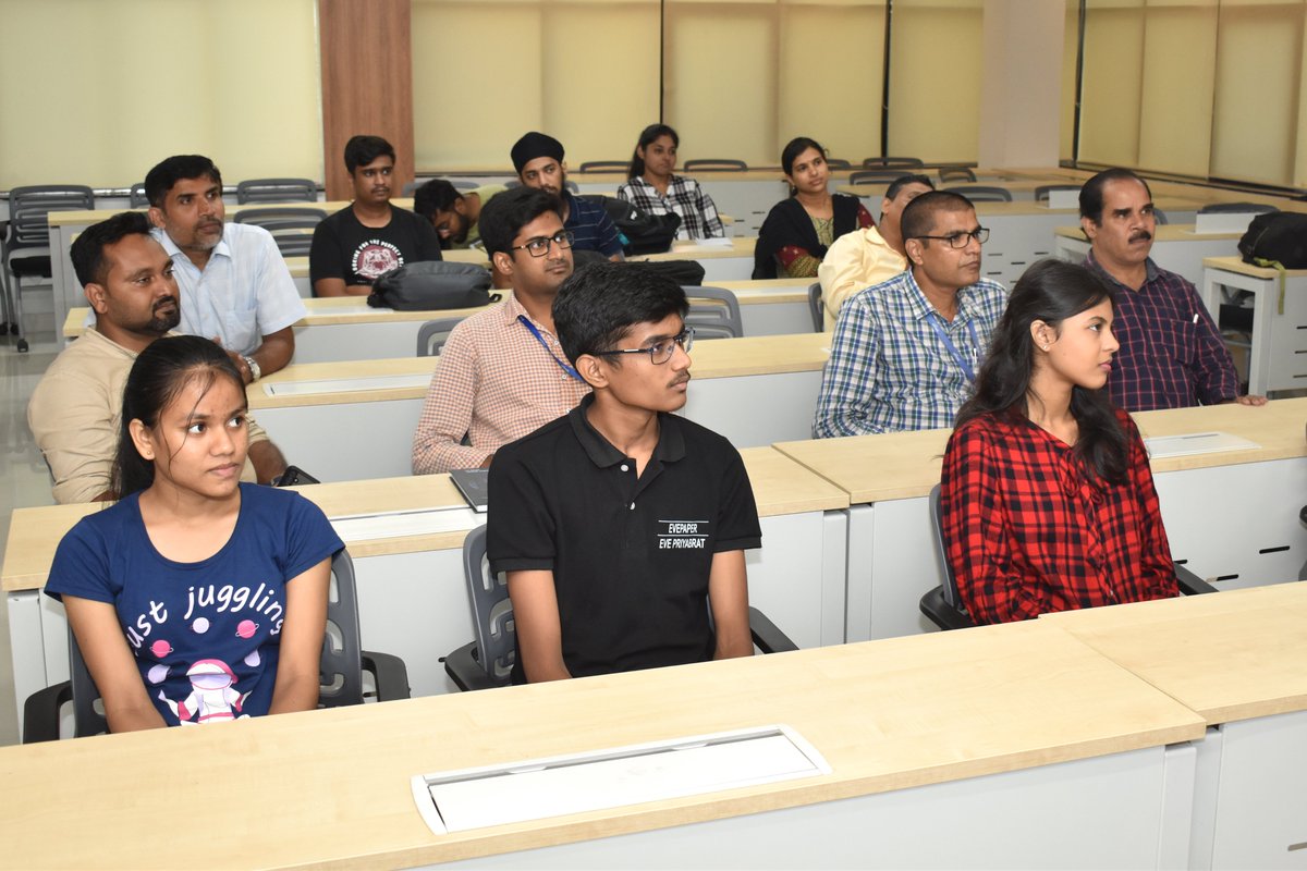 Silicontech_bbs's tweet image. The #EDCell celebrated World Entrepreneurs' Day on 21 August 2023. 

Eminent entrepreneur Mr. Suresh Nayak, Founder &amp;amp; CEO of Silicon Techlab inspired young minds with his entrepreneurial journey.

#silicontech  #entrepreneurship #worldentrepreneursday #startup #silicontechlab