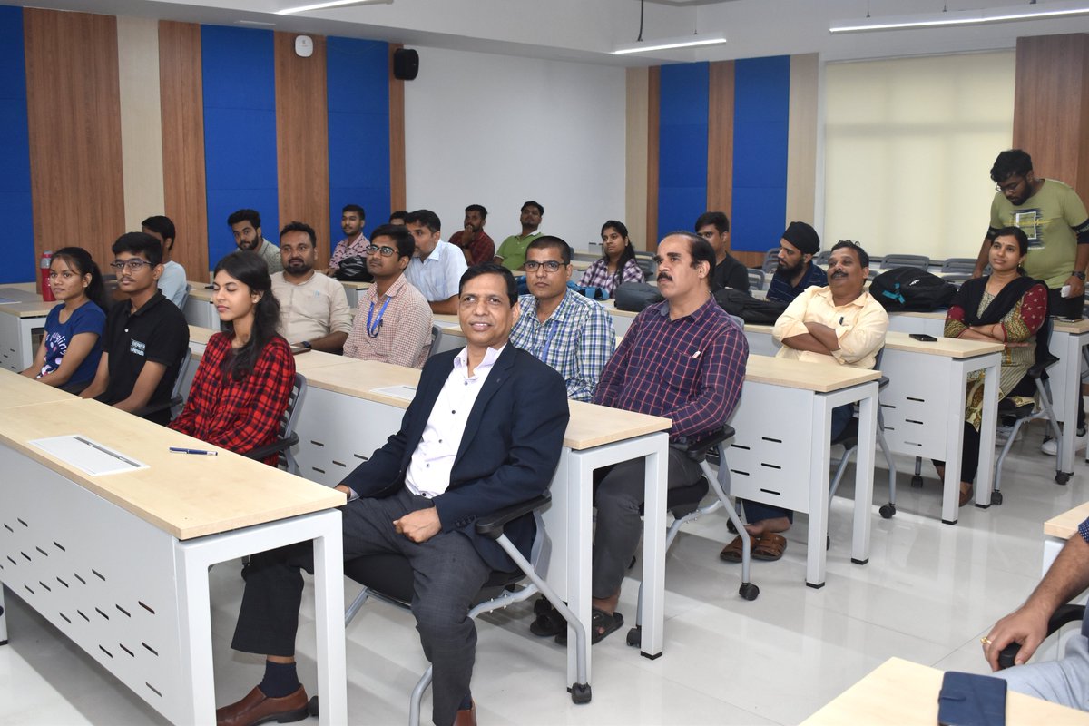 Silicontech_bbs's tweet image. The #EDCell celebrated World Entrepreneurs' Day on 21 August 2023. 

Eminent entrepreneur Mr. Suresh Nayak, Founder &amp;amp; CEO of Silicon Techlab inspired young minds with his entrepreneurial journey.

#silicontech  #entrepreneurship #worldentrepreneursday #startup #silicontechlab