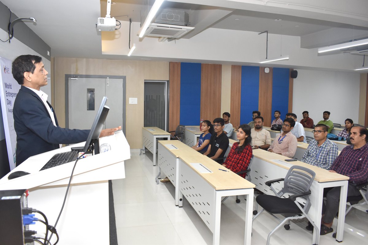 Silicontech_bbs's tweet image. The #EDCell celebrated World Entrepreneurs' Day on 21 August 2023. 

Eminent entrepreneur Mr. Suresh Nayak, Founder &amp;amp; CEO of Silicon Techlab inspired young minds with his entrepreneurial journey.

#silicontech  #entrepreneurship #worldentrepreneursday #startup #silicontechlab