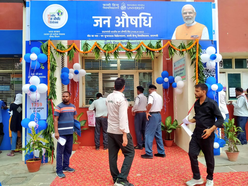 VCofficeBHU's tweet photo. सर सुन्दरलाल चिकित्सालय, काशी हिन्दू विश्वविद्यालय के शताब्दी सुपर स्पेशियलिटी ब्लाक स्थित प्रधानमंत्री भारतीय जन औषधि केंद्र का उद्घाटन मा. एस. राजलिंगम, जिलाधिकारी, वाराणसी के कर कमलों द्वारा संपन्न हुआ। 
@Varanasi_DM https://t.co/8fty482rmg
