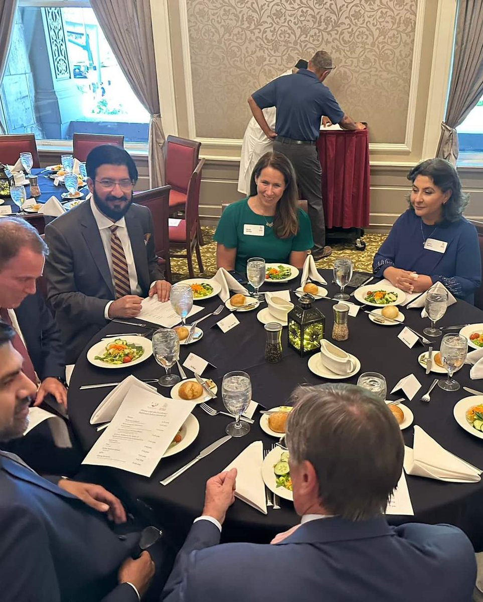 I feel extremely privileged to be the guest of honour at the dinner hosted by the Utah Muslim Civic League and the Muslim Community of Utah at the prestigious and historic Alta Club in Salt Lake City. Grateful for the kind and humbling introductions by Edward Rowe, Prof. Randall