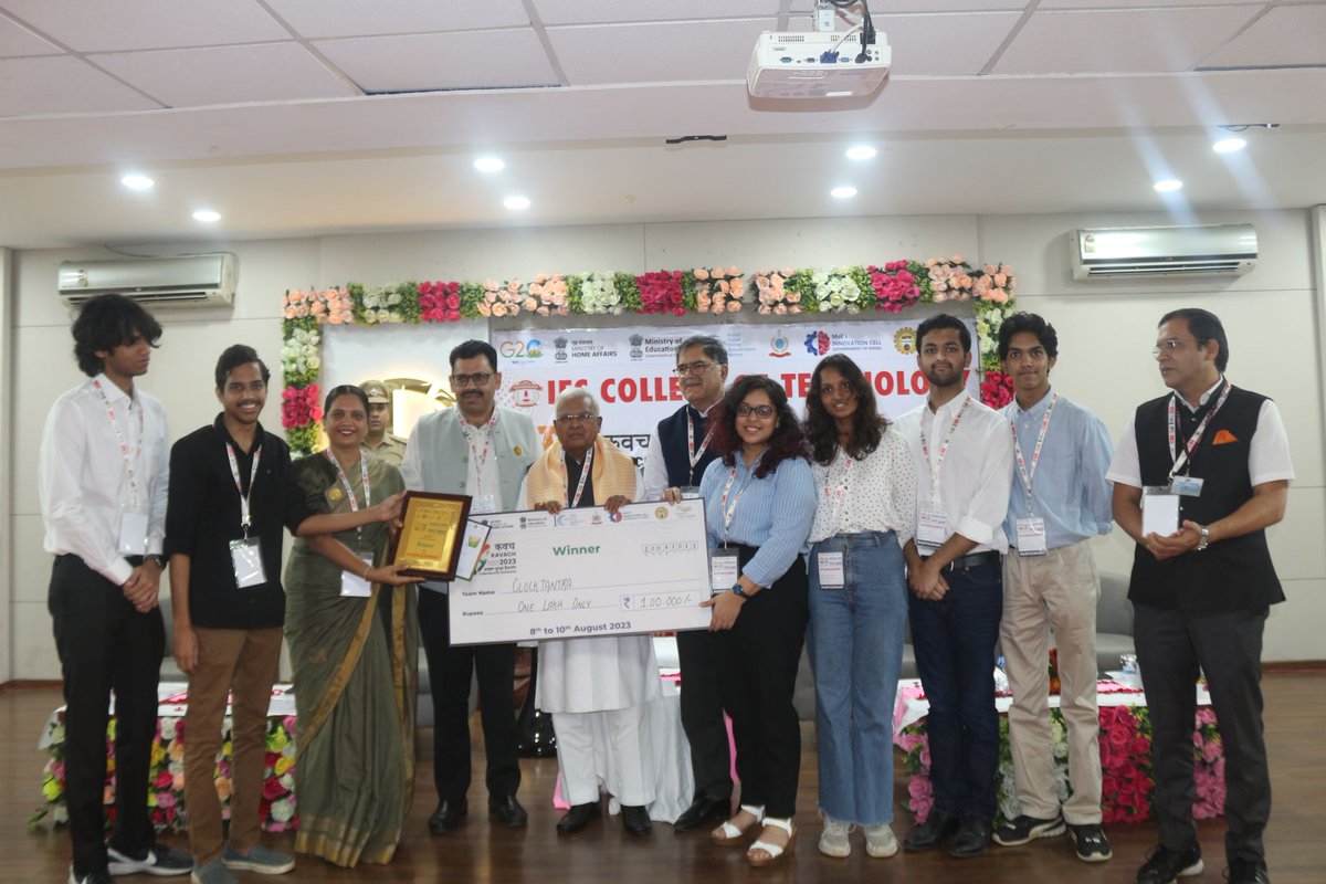 SRM_DEI's tweet image. We are happy to share that our second-year student team from the CTECH department WON FIRST PLACE and received a CASH AWARD of Rs. 1,00,000 in the "Kavach Hackathon-2023."
#srmist #kavach2023 #nationbuilding #innovation #hackathon #competition
