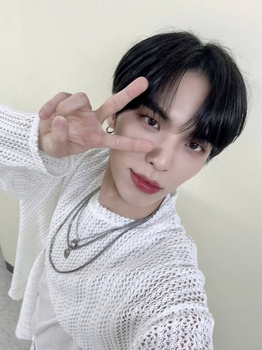 CIX_twt's tweet photo. 행복했당🥰

#CIX #FIX #BX #이병곤 #병곤 #평픽사💙 https://t.co/KLG9NOICbW