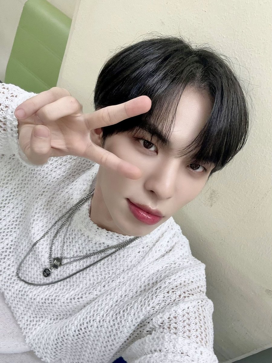 CIX_twt's tweet photo. 행복했당🥰

#CIX #FIX #BX #이병곤 #병곤 #평픽사💙 https://t.co/KLG9NOICbW