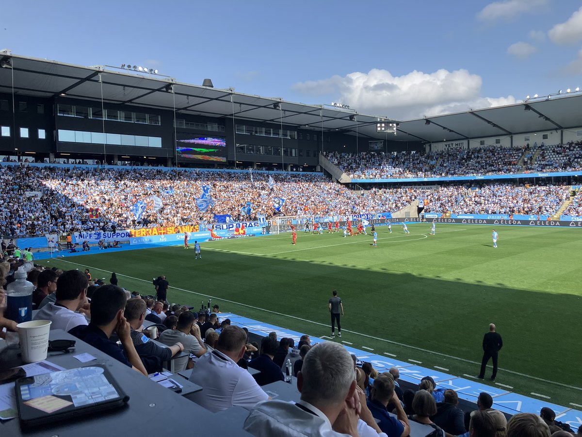 stirling_j's tweet photo. I’m just back from a fantastic trip to Malmö FF.
Thanks so much to Henrik Rydström, @OlssonTheodor @sartinfalk @MakPakhei @Jaisegura @j_hansson_lilja and all staff/players who made me feel so incredibly welcome.
A brilliant few days with top people in a top ⚽️ environment.
🙏❤️ https://t.co/21rKJ4MPyB
