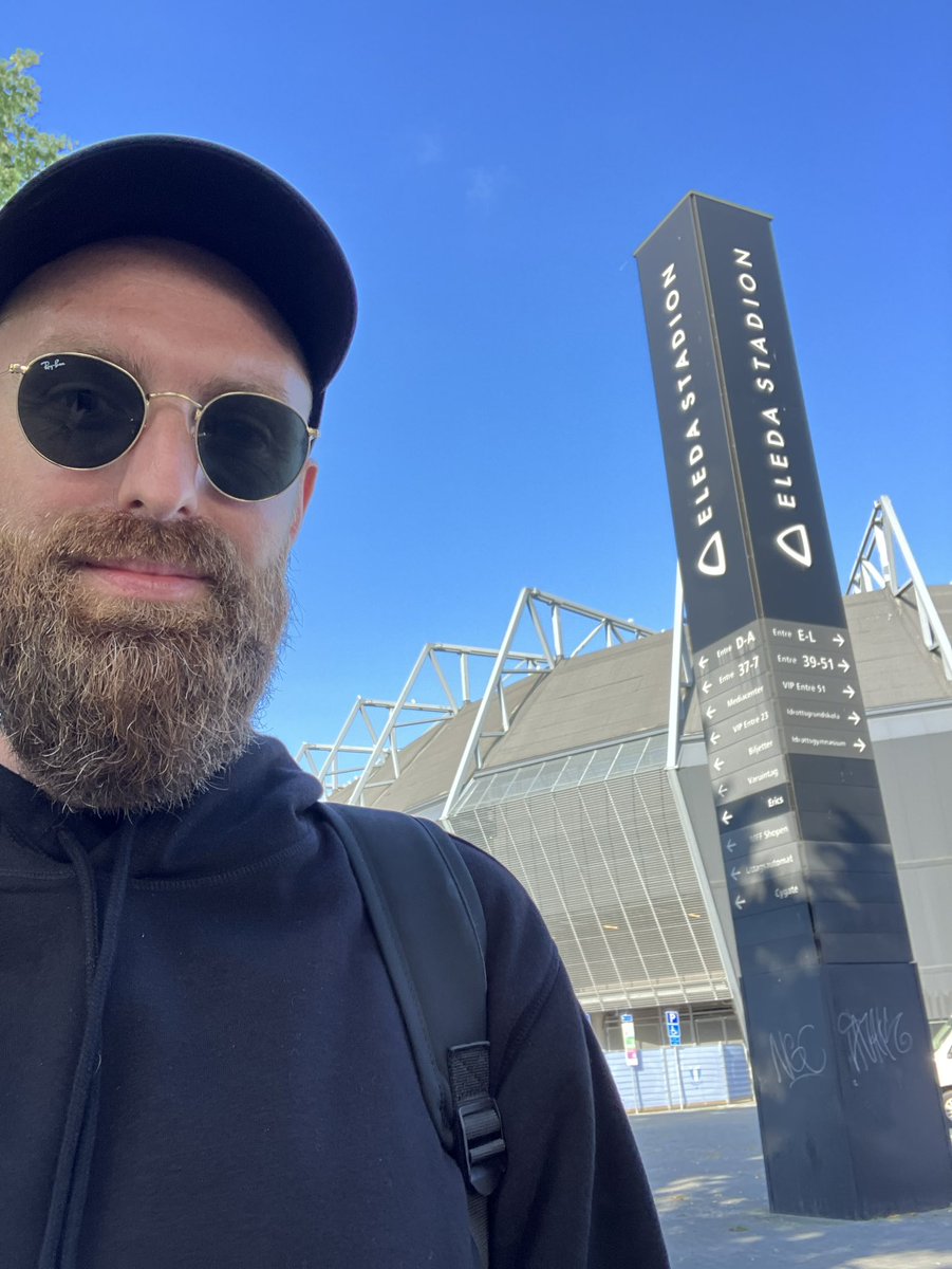 stirling_j's tweet photo. I’m just back from a fantastic trip to Malmö FF.
Thanks so much to Henrik Rydström, @OlssonTheodor @sartinfalk @MakPakhei @Jaisegura @j_hansson_lilja and all staff/players who made me feel so incredibly welcome.
A brilliant few days with top people in a top ⚽️ environment.
🙏❤️ https://t.co/21rKJ4MPyB