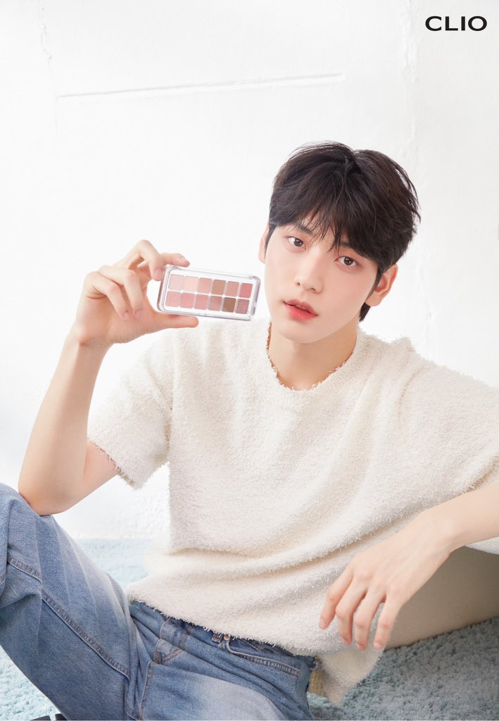 SNBPH_'s tweet photo. Hello MOAs! 🙈

Anyone interested for PH GO pasabuy ng clio? I think meron sila diff shades of eye palette to release next week! 💸

Will open kasi bibili iz me for personal use so sabayan nyo ako 😭😂

Will post once they have prices na ❤️ https://t.co/5cj38R2PNy
