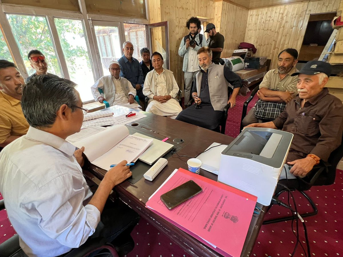 EarthNewsLadakh's tweet photo. #DrRazaAbbasi, Ex- Director, Sheep & Animal Husbandry and Fisheries Deptt. filed his nomination as Independent candidate from #11KargilTownConstituency at TaRac Kargil along with his supporters.
#5thLAHDCKargil elections https://t.co/zmD0mUf64n
