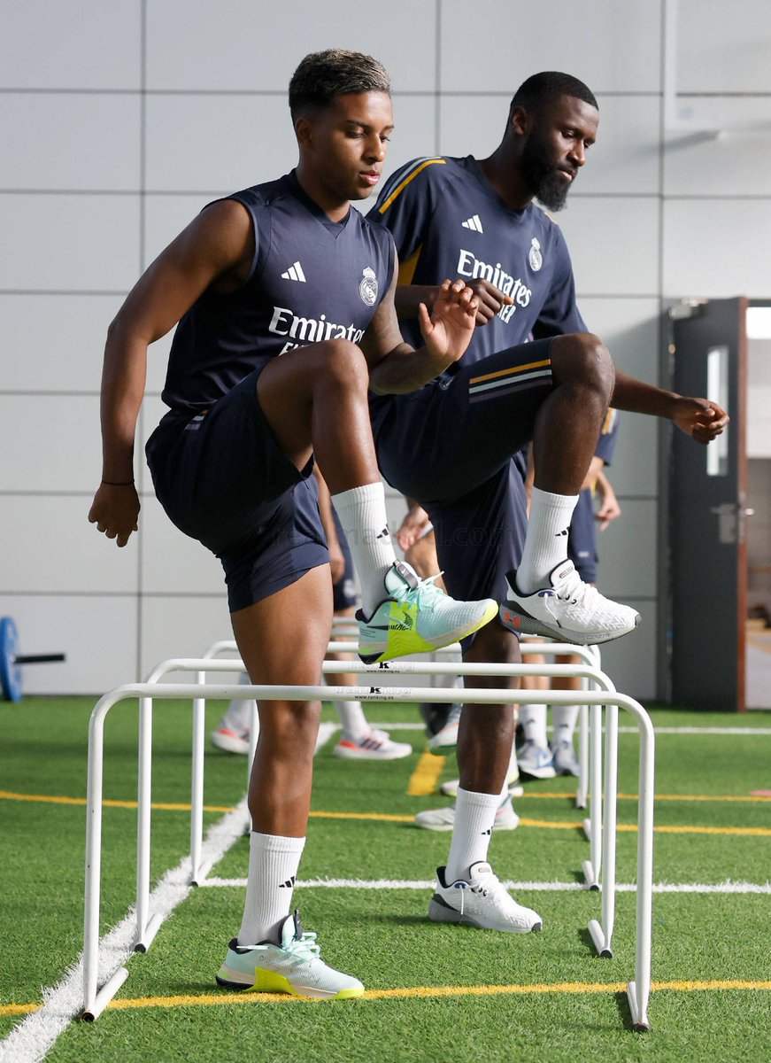 Madridismoreal's tweet photo. Rodrygo y Rüdiger 🤍 https://t.co/LOSYwv2hbc