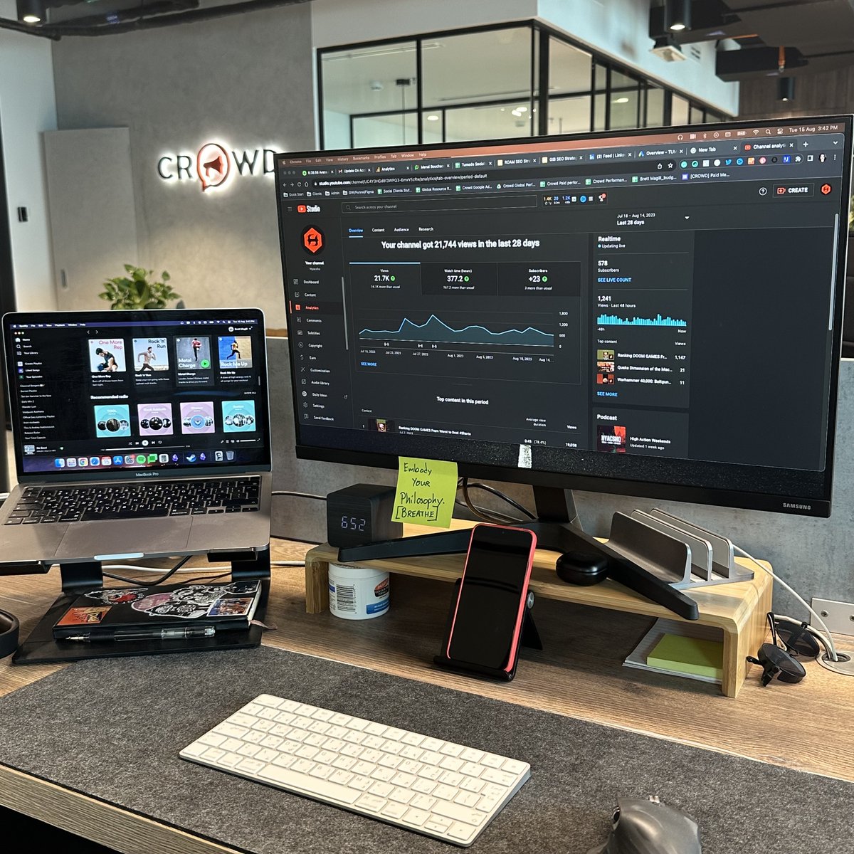 thisiscrowd's tweet photo. Can you match the advertising role to the desk? Let us know in the comments below.👇

#Crowd #TeamCrowd #AmplifyCrowd #DigitalAgency #ThisIsCrowd #UAE #NewTeamMember #Design https://t.co/2g5DDLG2VC