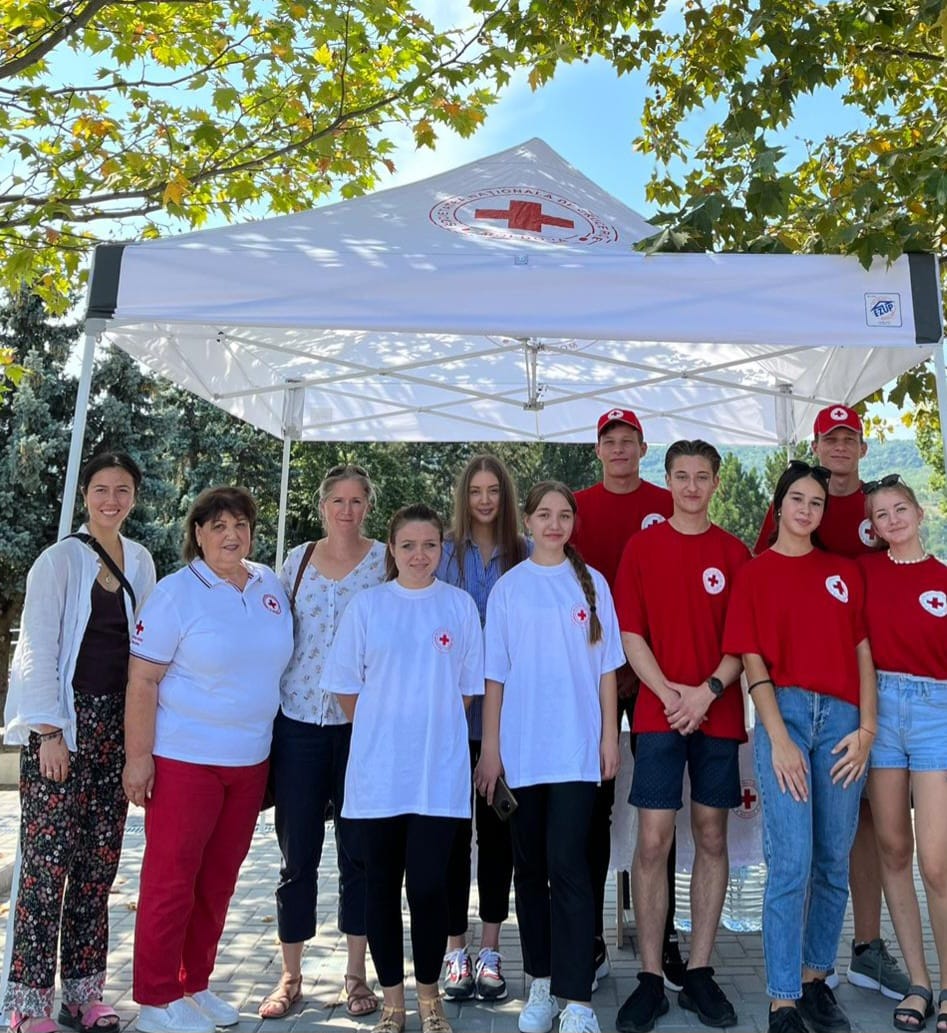 MdRedcross's tweet photo. Joanna Reid and Thalia Chin from the
@BritishRedCross made a working visit to three branches of the @RedCrossMoldova. They were informed about the basic activities of the NS especially those of involvement of refugees in the communities.
#volunteers #refugees #RCbranches https://t.co/dC7QXZSBkh