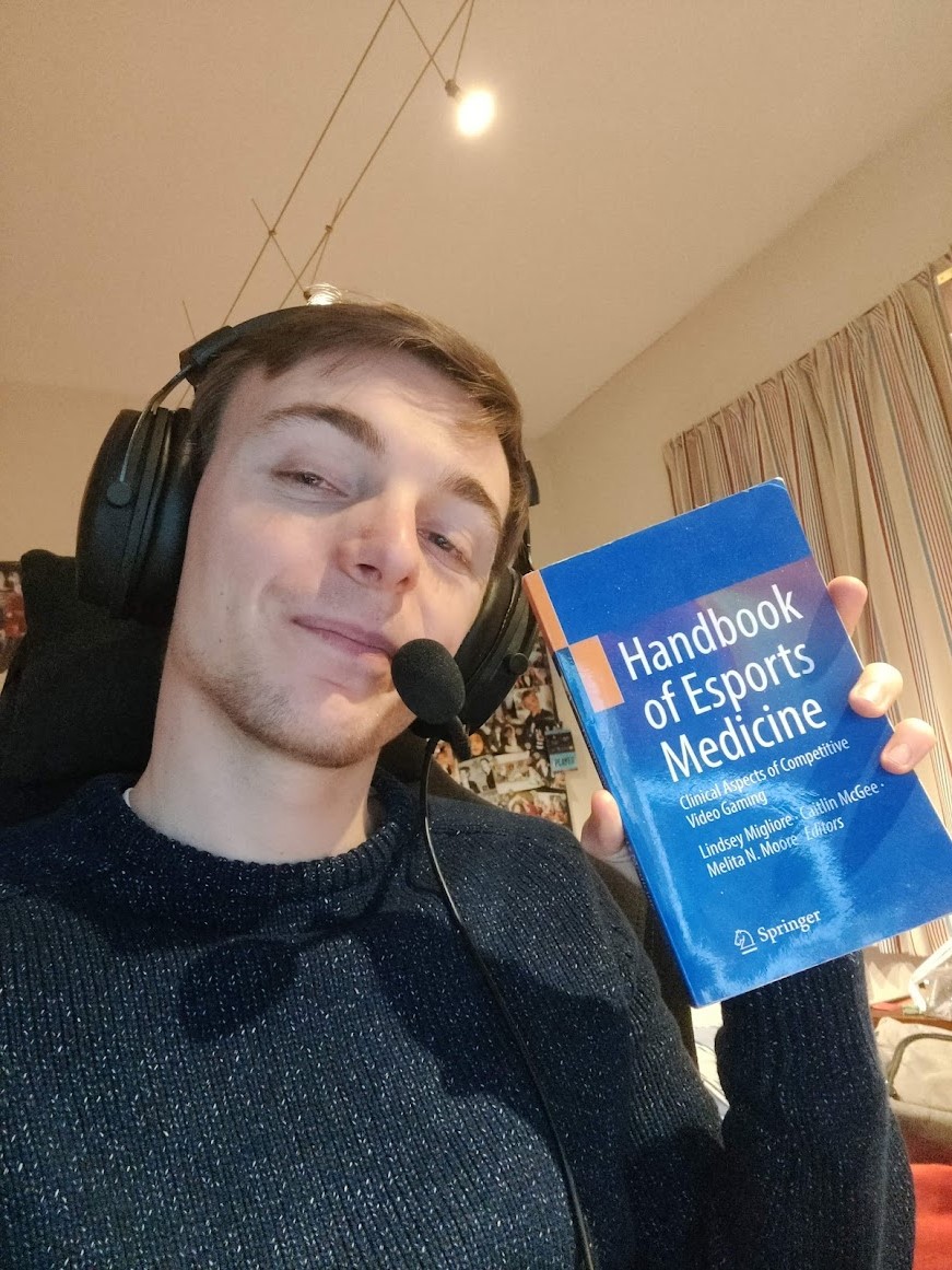 2019: 3rd year of Med school, unhappy (as shown clearly 😌)
2023: Specialized physical therapist, great work environment, treating 'casual' patients &amp; gamers

*insert happy Dooms emojis*