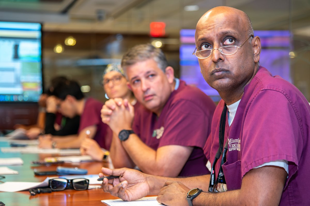 #CIRSEtakeover Dr. Constantino Pena, Dr. Andrew Niekamp (@AndrewNiekampMD), Dr. Govindarajan Narayanan and the #IVR fellows during the morning #IVR meetings where we discuss difficult cases and work together as a #multidisciplinary team. #Interventionalradiology @BaptistHealthSF