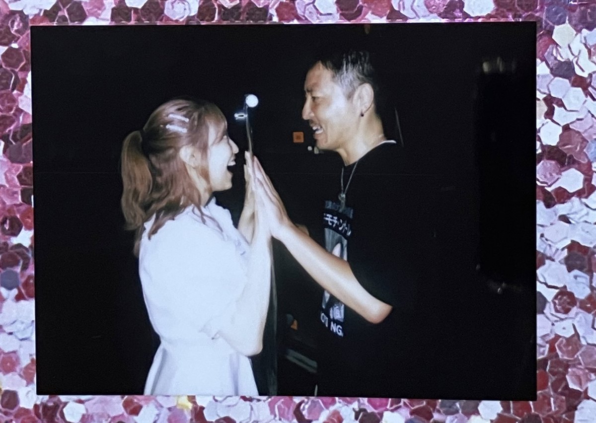 KeiTaSomen's tweet photo. 2日目の3枚目
ツアー最後のチェキ
豆粒になって約4カ月
楽しいだけじゃ無い事もあったりで
モモチを推してるようで
モモチに支えられたり助けられてたから
心から感謝を伝えたくて
おじさん真剣に伝えてるのに
あなたはずっと笑ってる
そんなあなたが大好き🤍
#豆粒沖縄旅行2023
#ハイ・モモチーズ https://t.co/BuR0nHxHqE
