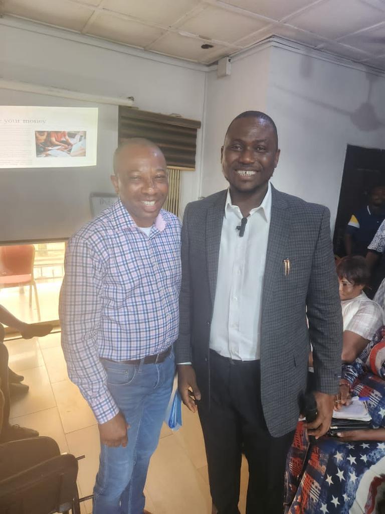 arcviewinvestlt's tweet image. INTRODUCING MR. ROTIMI ADETIFA, A DELIGHTED CLIENT OF OURS!

About 5 years ago, Mr. Rotimi Adetifa purchased a house in one of our estates without even visiting the estate or meeting our staff

Last Friday, he finally came for the allocation and was absolutely amazed.#arcview 🏠