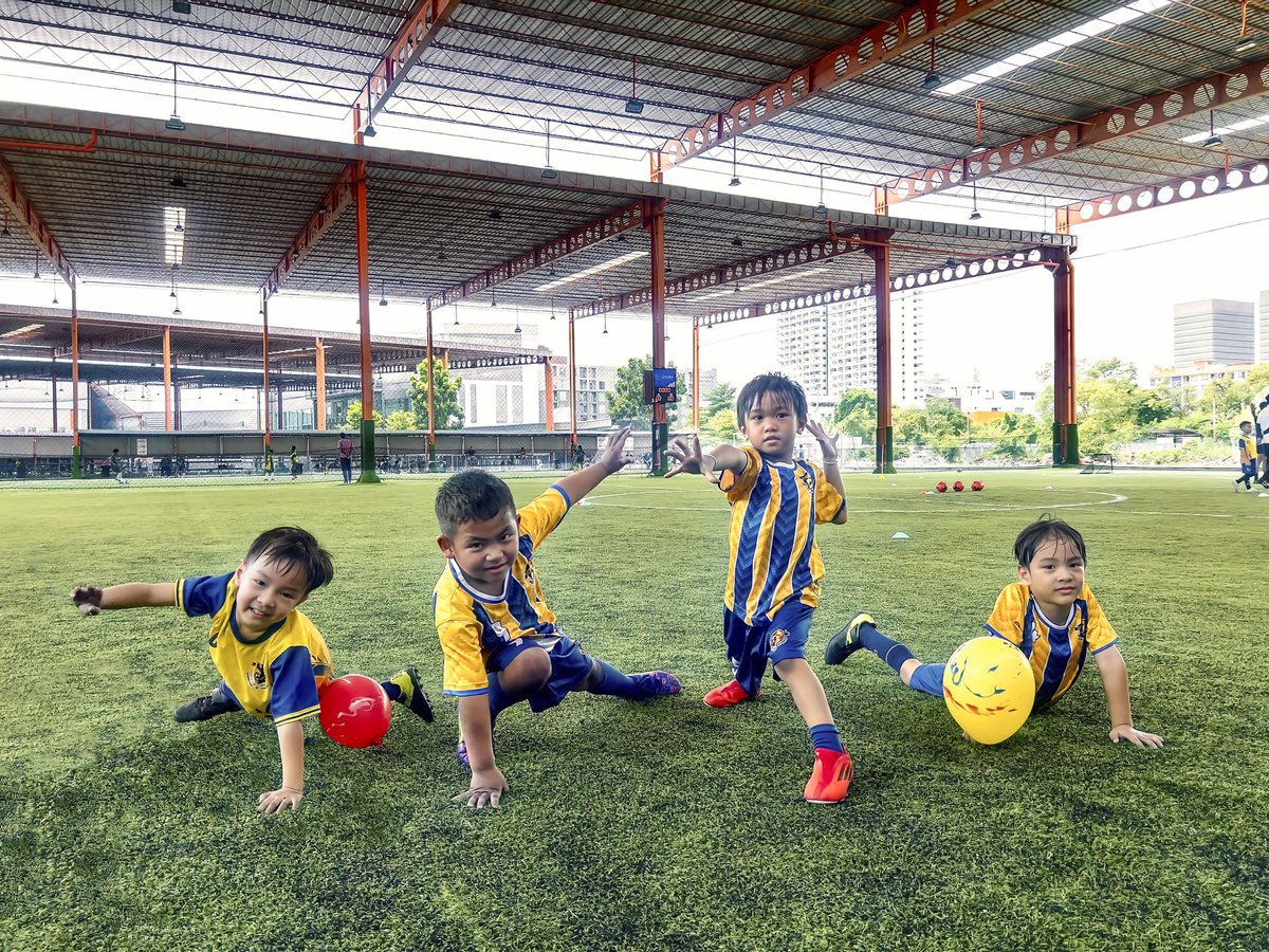 goldenbootTH's tweet photo. Avenger Team Gather One's Strength ⚽️💪

#goldenbootacademythailand
#footballer
#kids
 #ฟุตบอลเด็ก
 #ฟุตบอลบ���งนา
#youthfootball 
#soccer
#soccerkid
#โกลเด้นบูทไทยแลนด์
#ฟุตบอลอคาเดมี่
#football
#soccerkids
#ฟุตบอลเด็ก
#สนามฟุตบอลบางนา
#สนามฟุตบอล https://t.co/vVn8ATZCBY