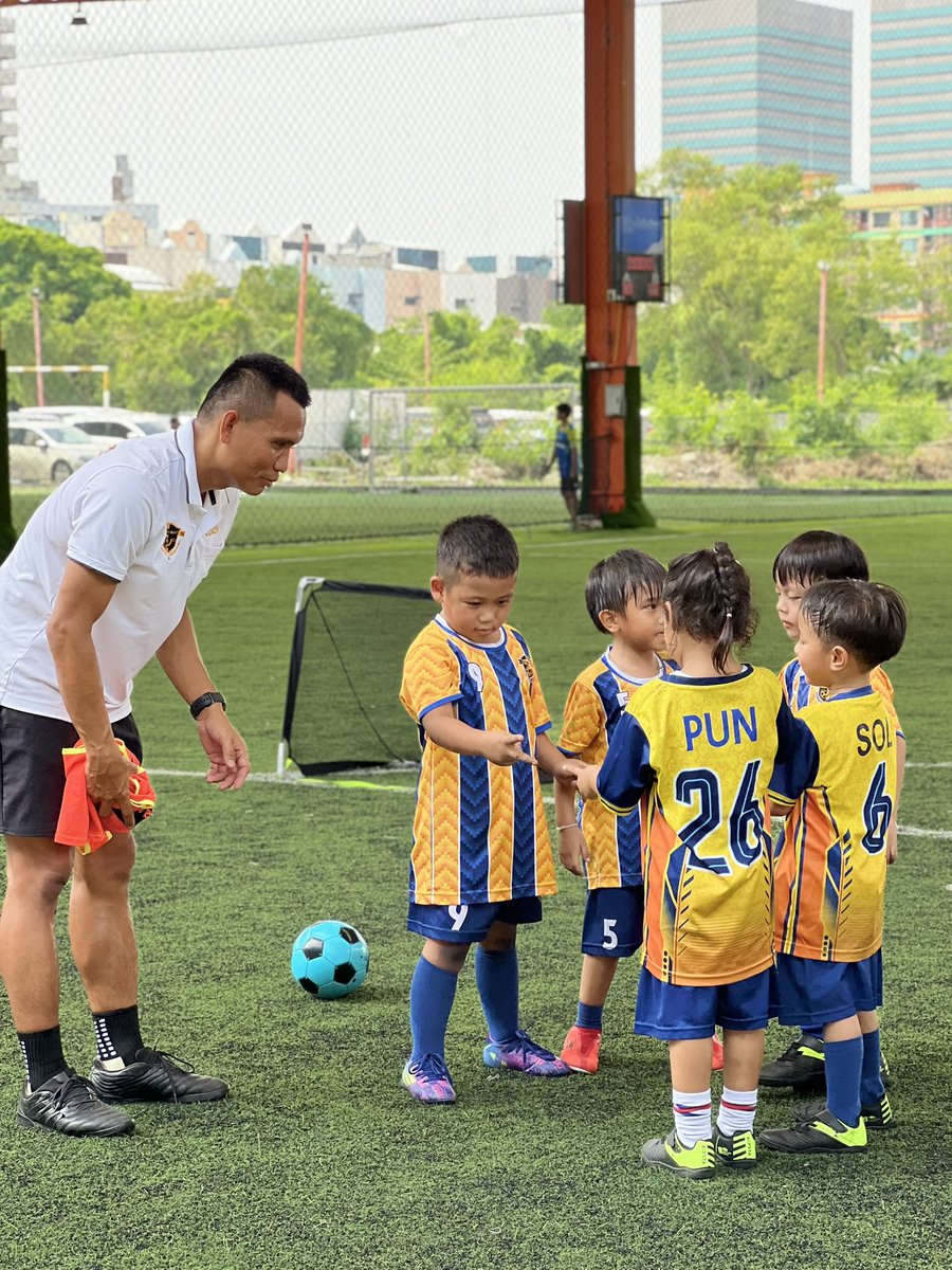 goldenbootTH's tweet photo. Avenger Team Gather One's Strength ⚽️💪

#goldenbootacademythailand
#footballer
#kids
 #ฟุตบอลเด็ก
 #ฟุตบอลบ���งนา
#youthfootball 
#soccer
#soccerkid
#โกลเด้นบูทไทยแลนด์
#ฟุตบอลอคาเดมี่
#football
#soccerkids
#ฟุตบอลเด็ก
#สนามฟุตบอลบางนา
#สนามฟุตบอล https://t.co/vVn8ATZCBY