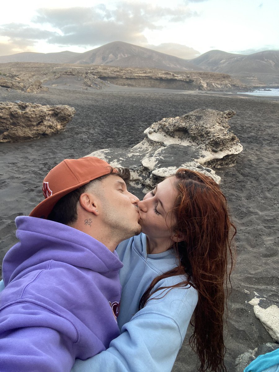 danielaafdez's tweet photo. Con el gruñón hhmmm…. @juuanmigm https://t.co/WzITH6N6kq