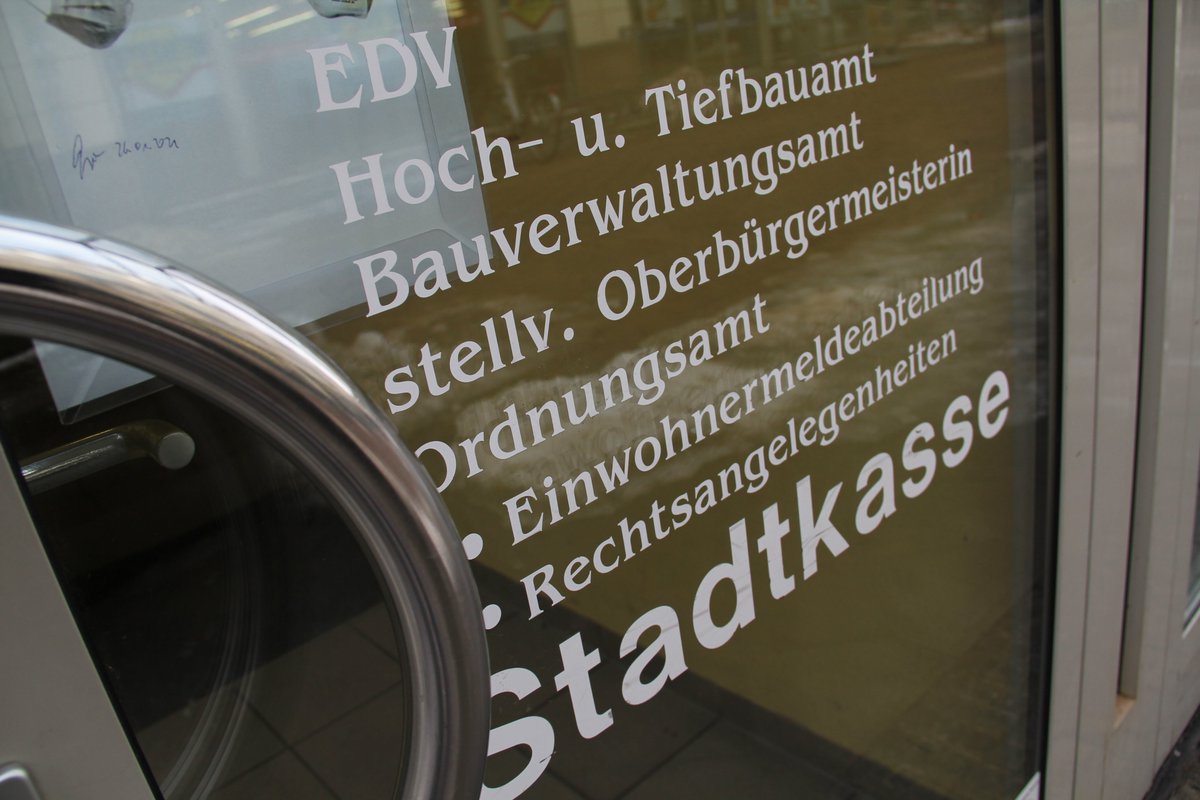 Ab dem 1. September 2023 ist in der Einwohnermeldeabteilung der Stadt  Köthen (Anhalt) jeweils dienstags zwischen 16 und 18 Uhr sowie freitags  zwischen 10 und 12 Uhr eine Vorsprache auch ohne Termin möglich. Mehr Infos unter koethen-anhalt.de/de/stadtnachri…