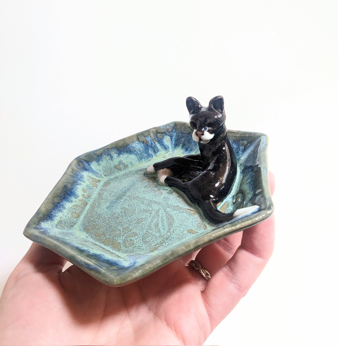 Cats are the most comfortable looking creatures. My dog creaks and cracks, shifts positions, looks for pillows and finally sighs to sleep - just like me. #dogs #cats #pets #pottery #ArtistOnX #ArtistOnTwitter #blackcats #ceramics