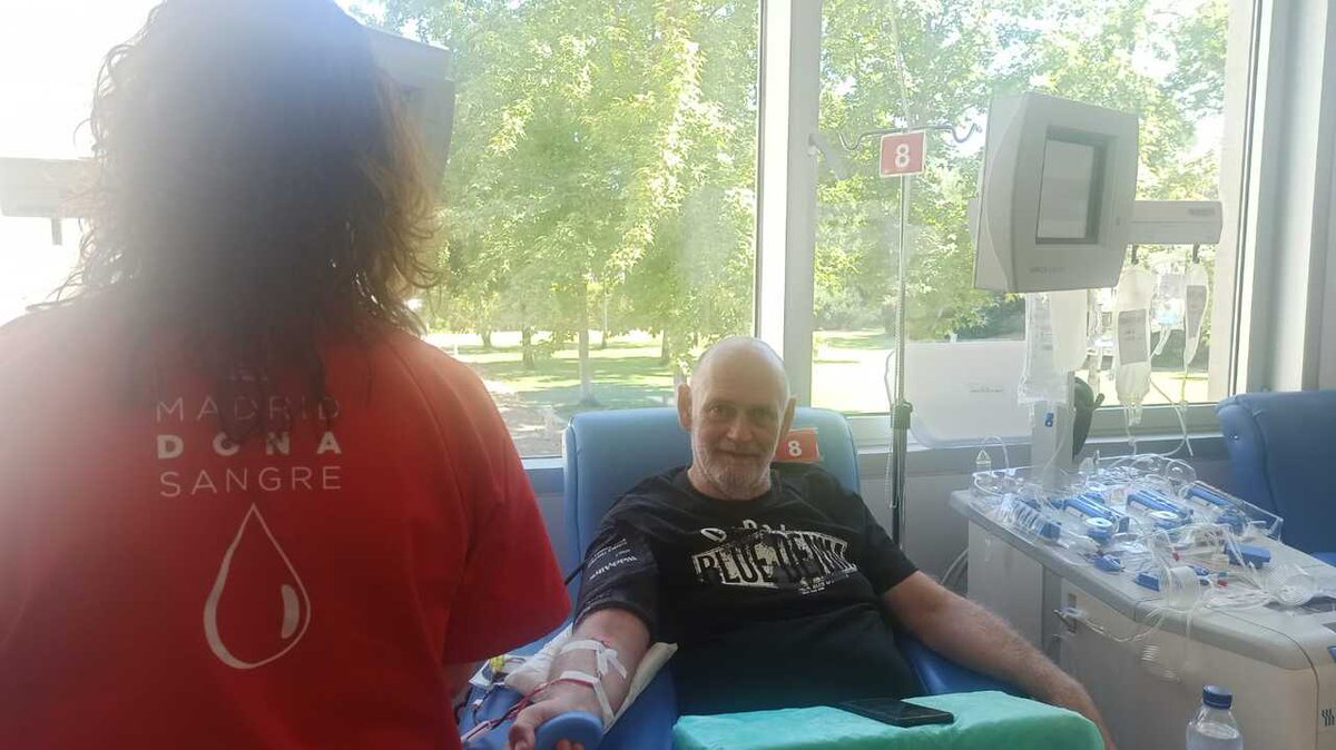 Madridonasangre's tweet image. ❣ Francisco es donante habitual de #sangre y hoy ha querido donar plaquetas por aféresis. 

👉 Con esta técnica se obtiene una cantidad equivalente a la obtenida de 5 donaciones de sangre total.

👉 Todo el proceso dura 45 minutos. Anímate y pide cita: 91.301.73.55

#donavida