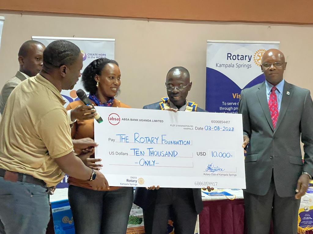 KlaSpringers's tweet image. Handed over a cheque to @DGEdwardKakembo worth $10,000 towards the Rotary Foundation. 

Much appreciation to all #Sprigers for playing a big role towards #creatinghopeintheworld 

@Rotary @rotaryd9213 @kkiiza @RutegaShar22022 @RMawanda1 @faithfionab @DorothyWaniala @mboijanac1