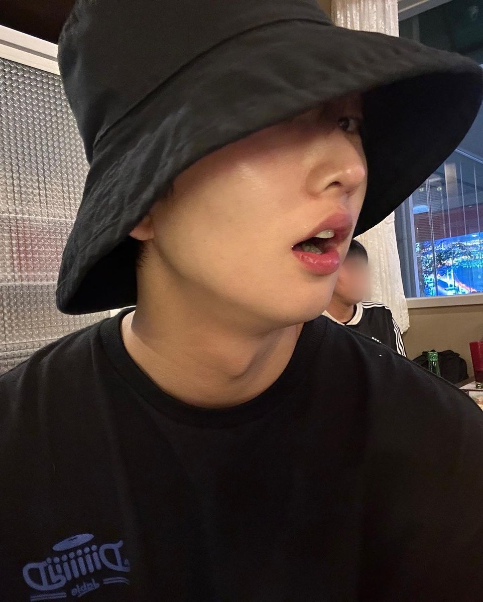 jongbinfiles's tweet image. [📸] 230822 | Yoon Jongbin (900_0ng) Instagram Update.

"These days"

#윤종빈 #YoonJongBin