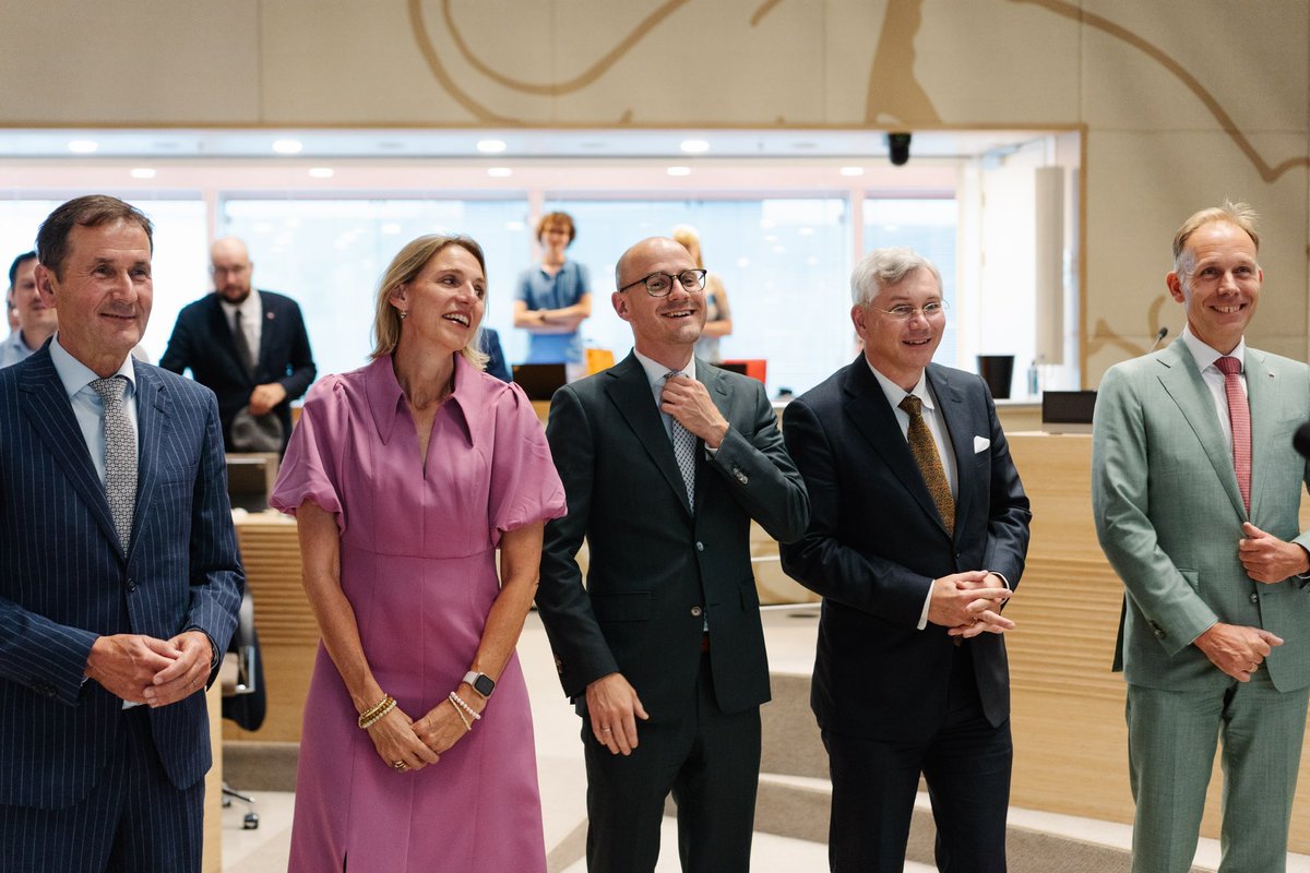 Huib van Essen (@huibvanessen) on Twitter photo Gisteravond ben ik door Provinciale Staten herbenoemd als gedeputeerde van de <a href="/ProvUtrecht/">Provincie Utrecht</a>! Dankbaar dat ik opnieuw deze bijzondere functie mag vervullen. En nu vol energie aan de slag! Gisteravond ben ik door Provinciale Staten herbenoemd als gedeputeerde van de <a href="/ProvUtrecht/">Provincie Utrecht</a>! Dankbaar dat ik opnieuw deze bijzondere functie mag vervullen. En nu vol energie aan de slag!