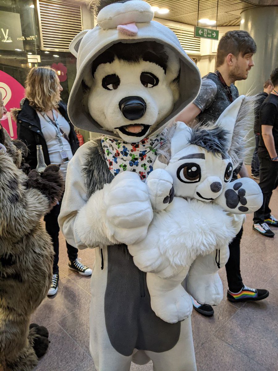 Way too tired. Back to bed please.

📷: <a href="/EridaniFox/">Eridani (Bluesky Exclusive)</a>, <a href="/Shenandoah09/">Shen ☺️✈️</a> 
#YCHewsday
