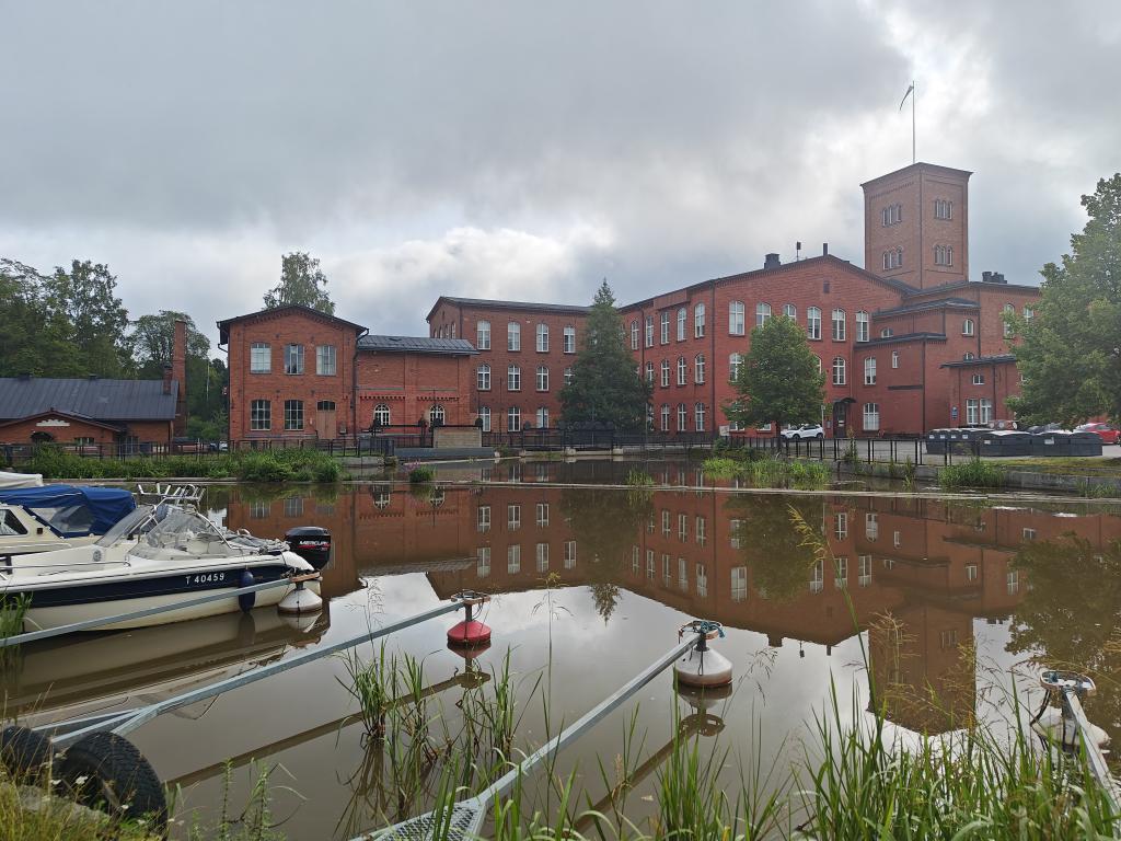 Tänään olin <a href="/Patotiimi/">KAIELYpatotiimi</a>'n  <a href="/HeiTeea/">Teea</a> mukana Kuhalankosken padon määräaikaistarkastuksella. <a href="/HELYvesi/">Hämeen vedet</a>