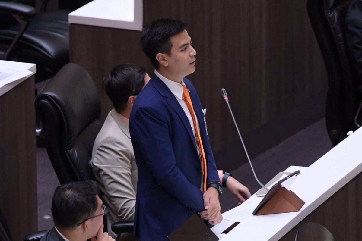 paritw92's tweet image. สำหรับประชาชนที่เข้าคูหาเลือกตั้งด้วยความหวังจะเห็นรัฐบาลแห่งการเปลี่ยนแปลงที่ก้าวไกลเสนอ:
.
ผมขอโทษที่สิ่งที่ท่านได้ ไม่ใช่สิ่งที่ท่านเลือก
.
ที่ผ่านมา เราได้พยายามทำเต็มที่ในการจัดตั้งรัฐบาลที่เราเชื่อว่าเป็นคำตอบที่ดีที่สุดสำหรับอนาคตประเทศ
.
แม้ไม่สำเร็จในวันนี้…