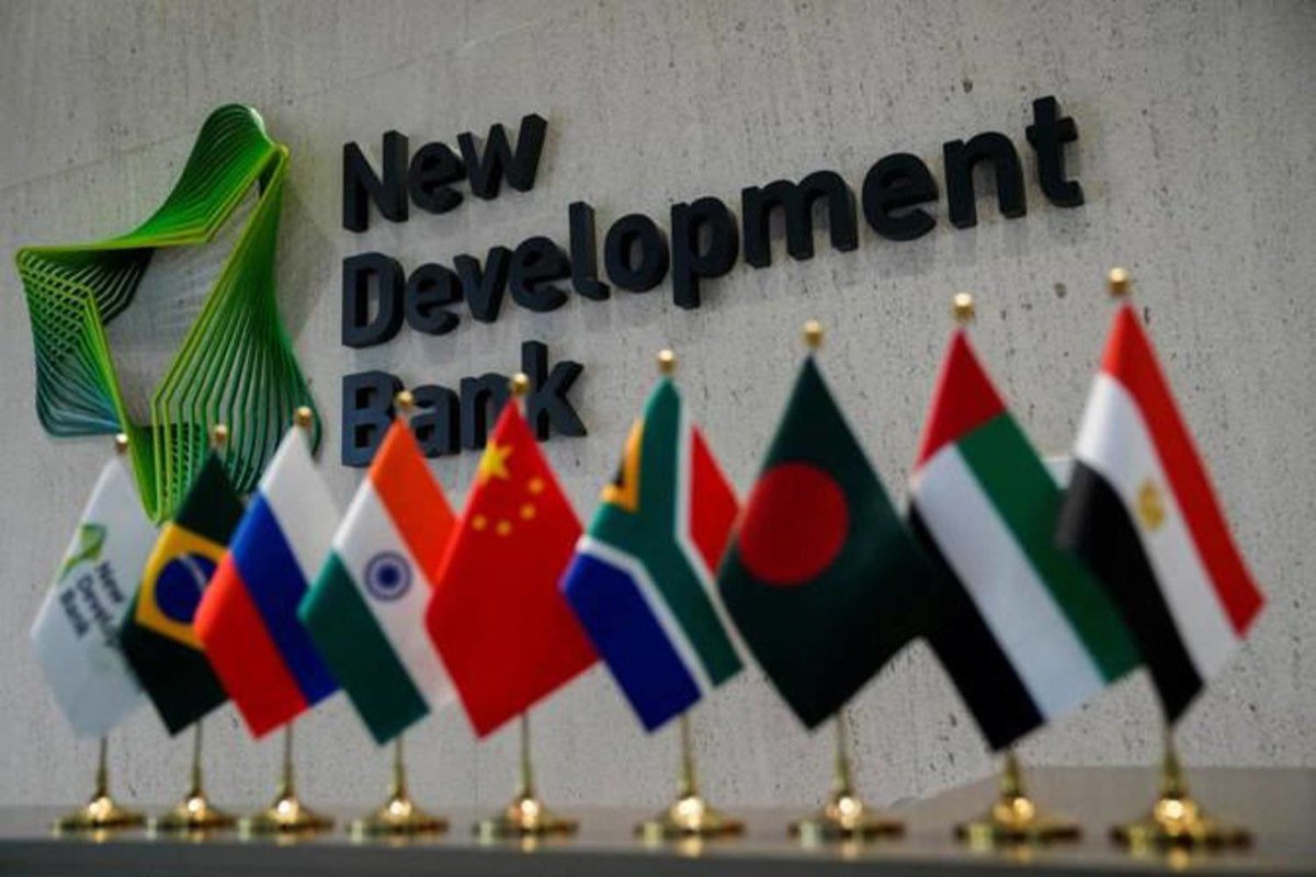 BREAKING: BRICS New Development Bank Chief Dilma Rousseff says the BRICS Bank will accept 4-5 new members, with oil superpower Saudi Arabia🇸🇦 seeking to join earlier this year. BRICS New Development Bank Membership: Brazil🇧🇷 Russia🇷🇺 India🇮🇳 China🇨🇳 South Africa🇿🇦 Bangladesh🇧🇩…