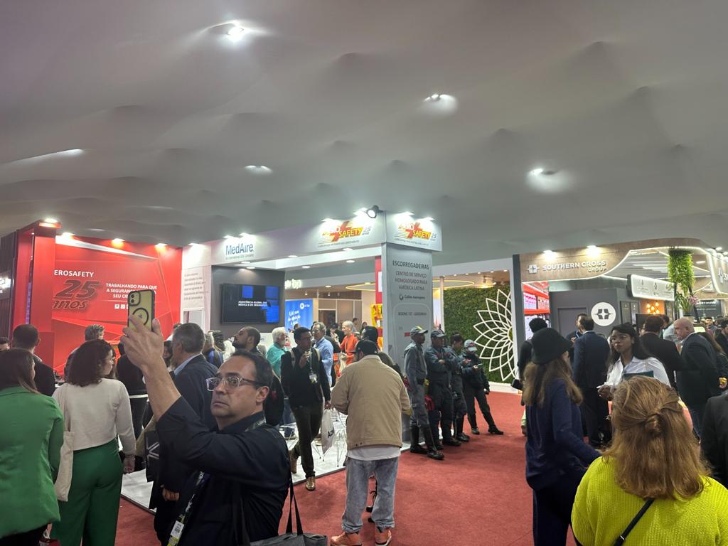 AeropuertosUY's tweet photo. Participamos de la Annual Latin American Business Aviation Conference &amp; Exhibition organizada por la Asociación Brasilera de Aviación General. Una feria dedicada a la aviación general y ejecutiva que reunió a los principales actores de la industria.

#LABACE2023 https://t.co/b9ucRXlpS2